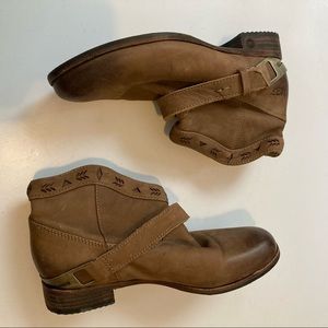 Ugg Australia Austin Fawn Leather Boots Ankle